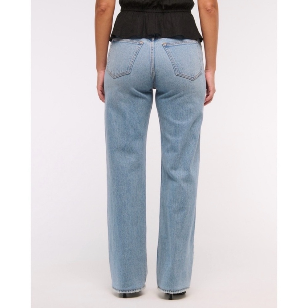 Abercrombie & Fitch Curve Love High Rise 90s Relaxed Jean in medium, size 23" - Picture 4 of 5